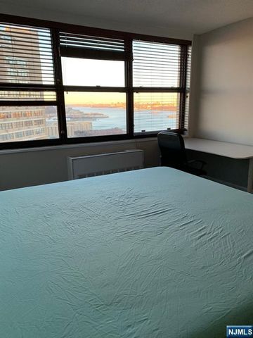 7002 JFK Blvd E 38B, Guttenberg, NJ 07093