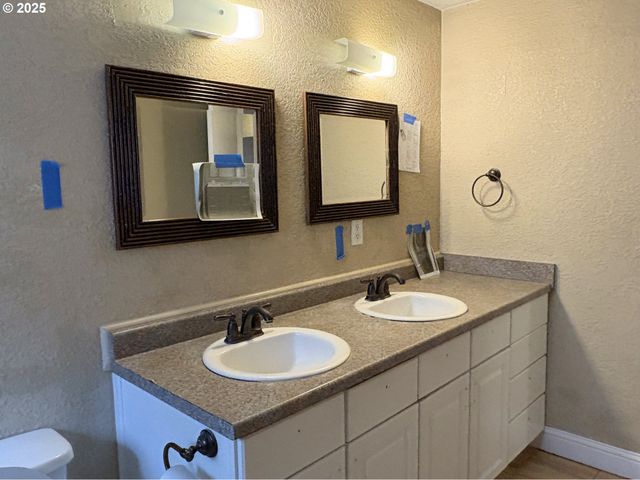 12305 Sw 7TH St, Beaverton, OR 97005