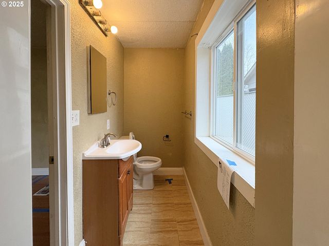 12305 Sw 7TH St, Beaverton, OR 97005