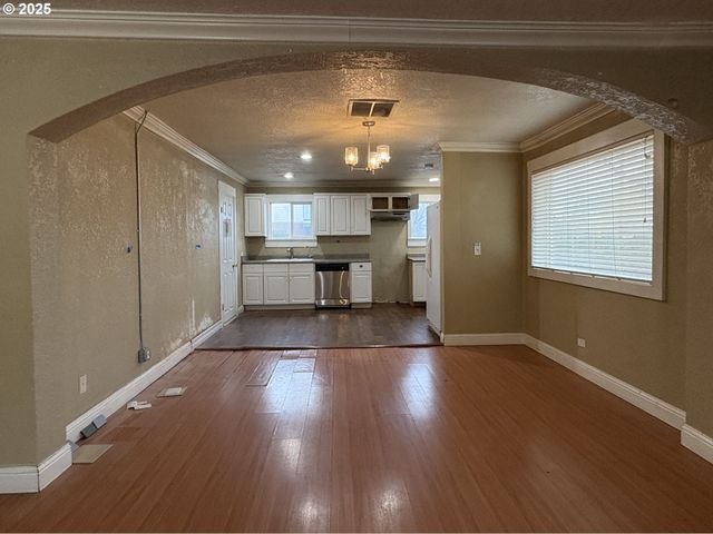 12305 Sw 7TH St, Beaverton, OR 97005