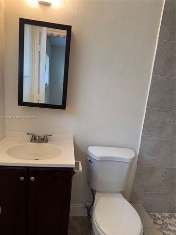 5156 NE 6th Ave 224, Oakland Park, FL 33334