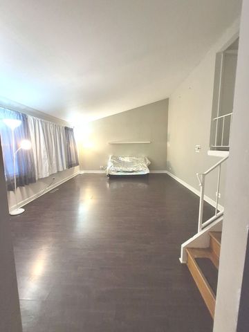 360 Tee Lane, Carpentersville, IL 60110