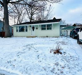 360 Tee Lane, Carpentersville, IL 60110