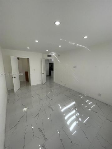 8290 Lake Dr 427, Doral, FL 33166