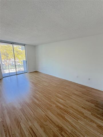 482 NW 165th St Rd A-307, Miami, FL 33169
