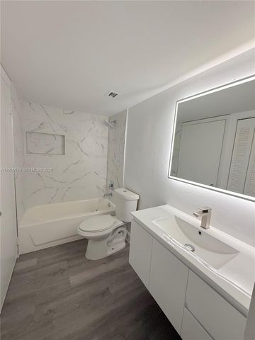 482 NW 165th St Rd A-307, Miami, FL 33169
