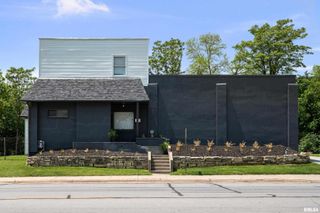 2400 24TH Street, Rock Island, IL 61201