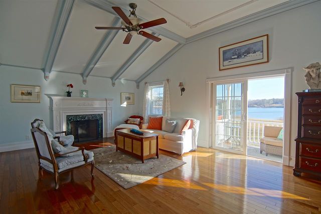 4 Spring Lane, Eliot, ME 03903