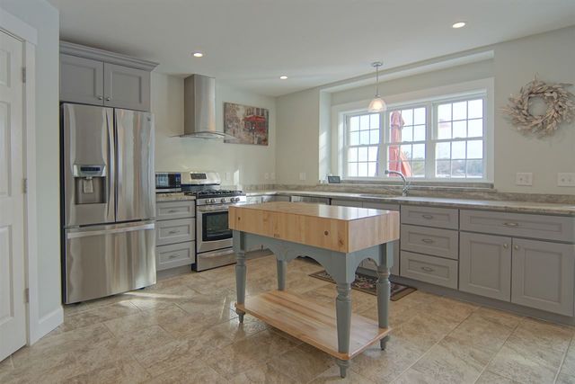 4 Spring Lane, Eliot, ME 03903