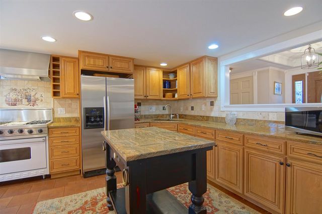 4 Spring Lane, Eliot, ME 03903