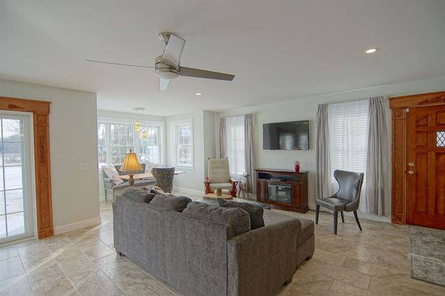 4 Spring Lane, Eliot, ME 03903