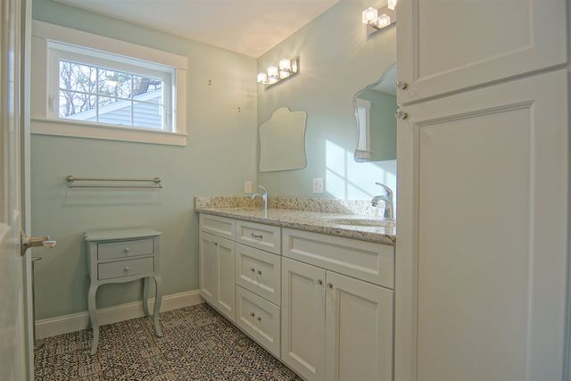 4 Spring Lane, Eliot, ME 03903