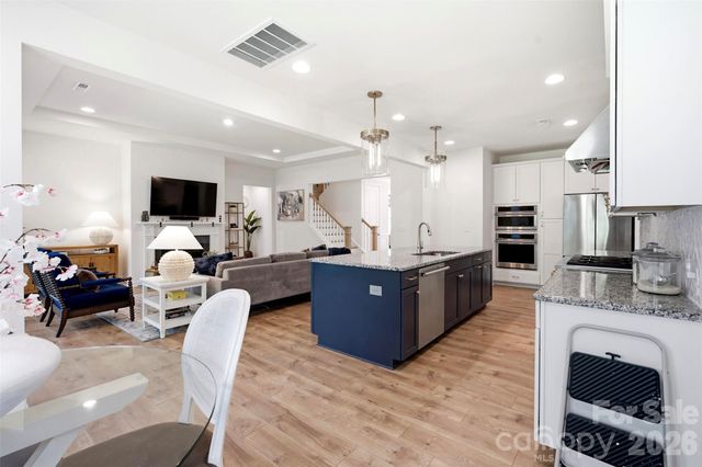 15611 Walnut Hill Drive, Charlotte, NC 28278