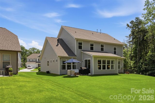 15611 Walnut Hill Drive, Charlotte, NC 28278