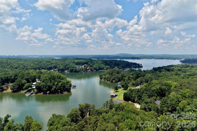 15611 Walnut Hill Drive, Charlotte, NC 28278