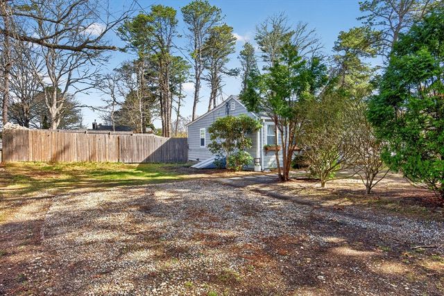 20 Indian Mound Trl, Dennis, MA 02639
