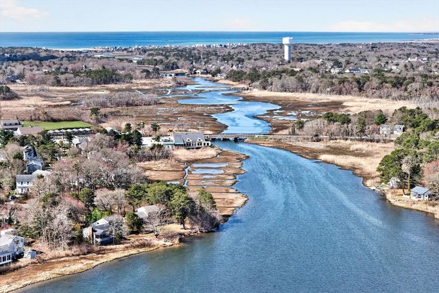 20 Indian Mound Trl, Dennis, MA 02639