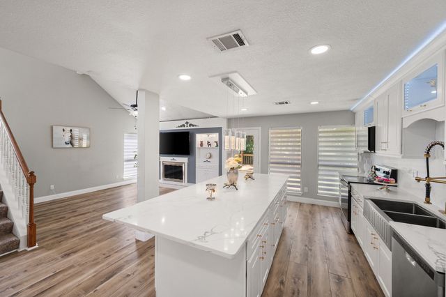 4313 Kenwood Drive, Grapevine, TX 76051
