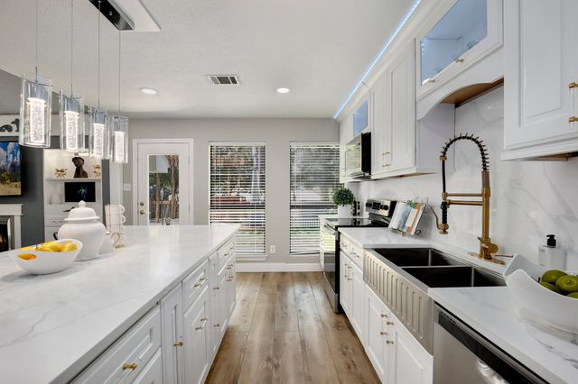 4313 Kenwood Drive, Grapevine, TX 76051