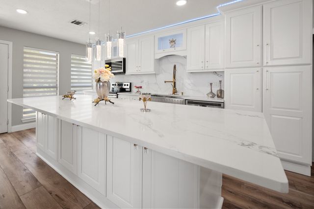 4313 Kenwood Drive, Grapevine, TX 76051