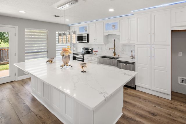 4313 Kenwood Drive, Grapevine, TX 76051