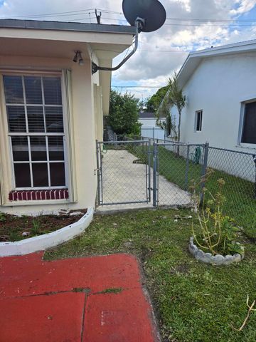 11302 SW 7th Street, Miami, FL 33174