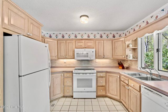 515 Shoreline Drive E, Sunset Beach, NC 28468