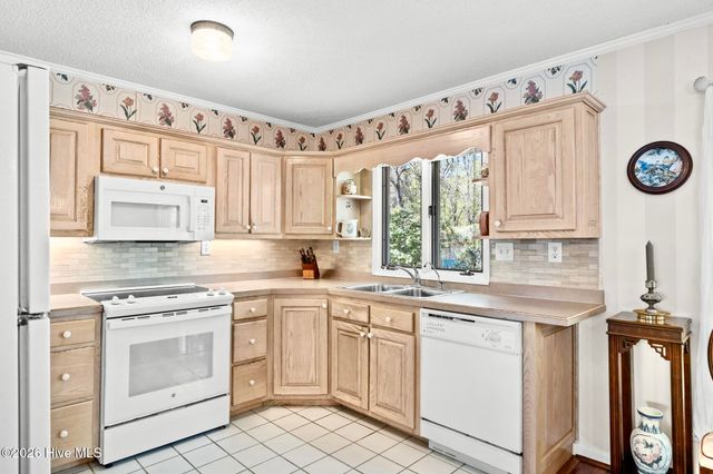 515 Shoreline Drive E, Sunset Beach, NC 28468