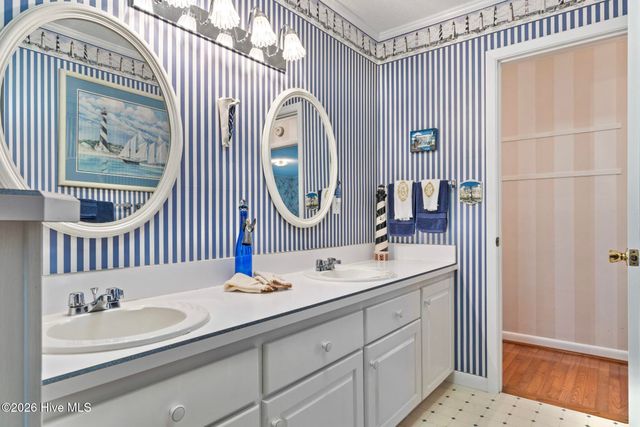 515 Shoreline Drive E, Sunset Beach, NC 28468