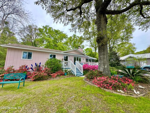 515 Shoreline Drive E, Sunset Beach, NC 28468