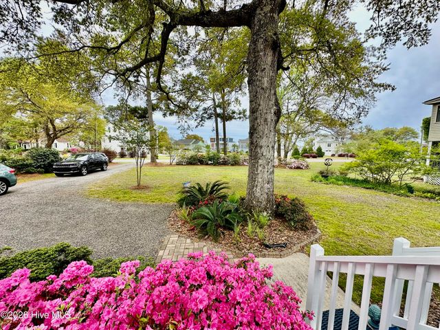 515 Shoreline Drive E, Sunset Beach, NC 28468