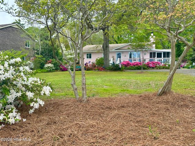 515 Shoreline Drive E, Sunset Beach, NC 28468