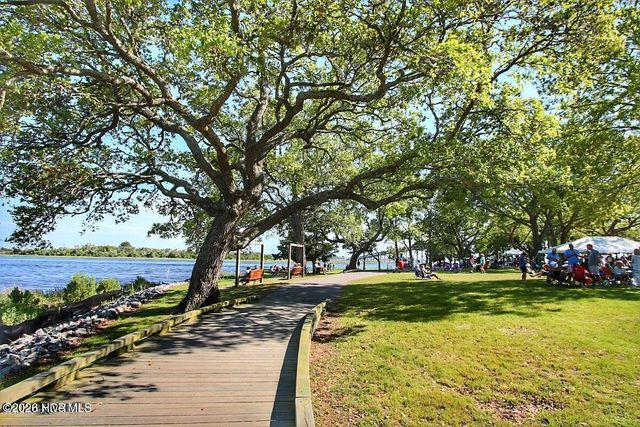 515 Shoreline Drive E, Sunset Beach, NC 28468