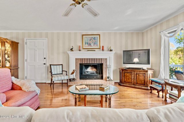 515 Shoreline Drive E, Sunset Beach, NC 28468