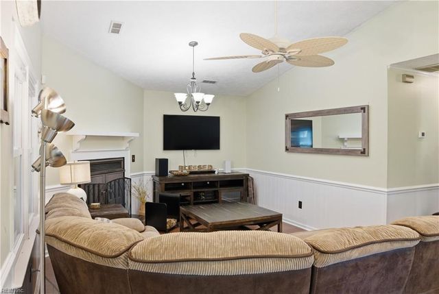 50 Sandy Lake DR, Hampton, VA 23666