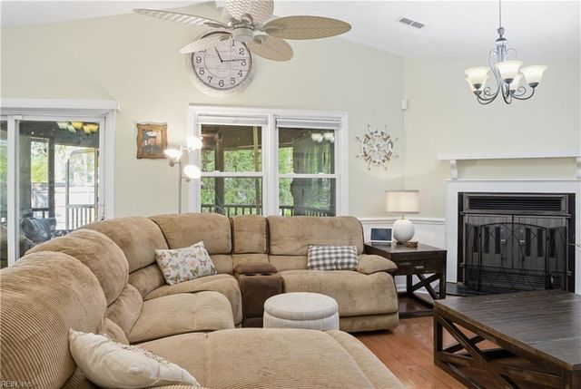 50 Sandy Lake DR, Hampton, VA 23666