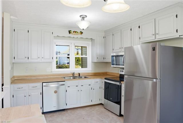 50 Sandy Lake DR, Hampton, VA 23666