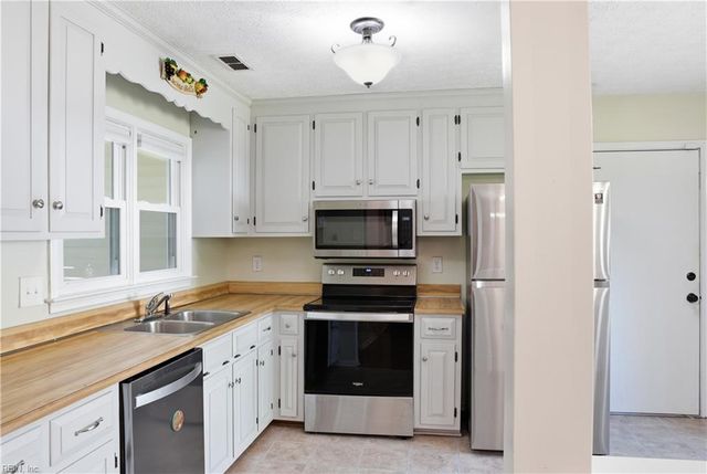 50 Sandy Lake DR, Hampton, VA 23666