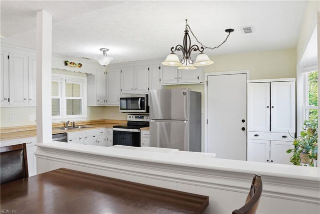 50 Sandy Lake DR, Hampton, VA 23666