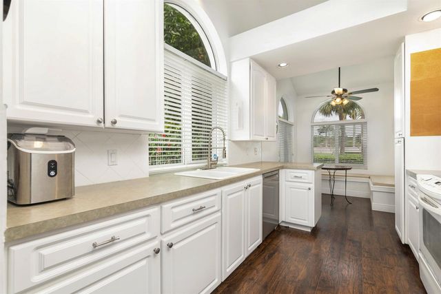 2402 Saratoga Bay Drive, West Palm Beach, FL 33409