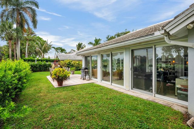 2402 Saratoga Bay Drive, West Palm Beach, FL 33409
