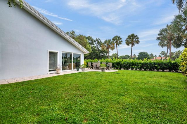 2402 Saratoga Bay Drive, West Palm Beach, FL 33409