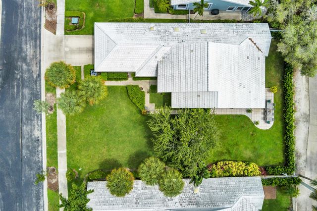 2402 Saratoga Bay Drive, West Palm Beach, FL 33409