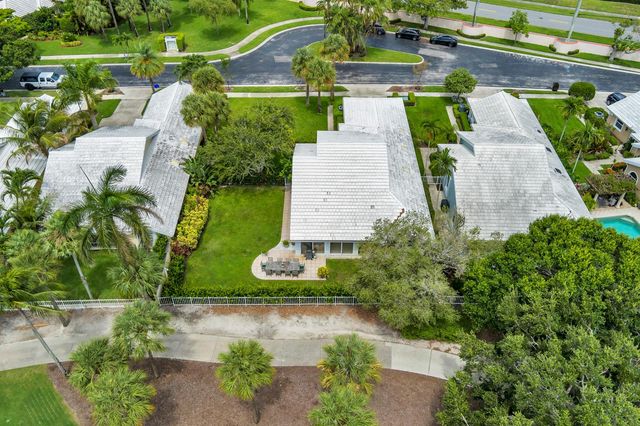 2402 Saratoga Bay Drive, West Palm Beach, FL 33409