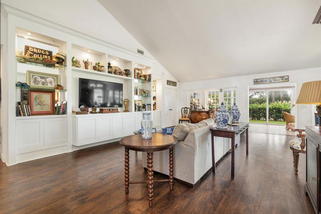 2402 Saratoga Bay Drive, West Palm Beach, FL 33409