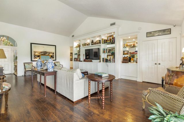 2402 Saratoga Bay Drive, West Palm Beach, FL 33409