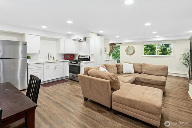 12406 SE 47th Street, Bellevue, WA 98006