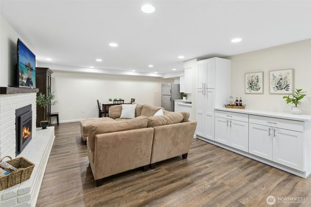 12406 SE 47th Street, Bellevue, WA 98006