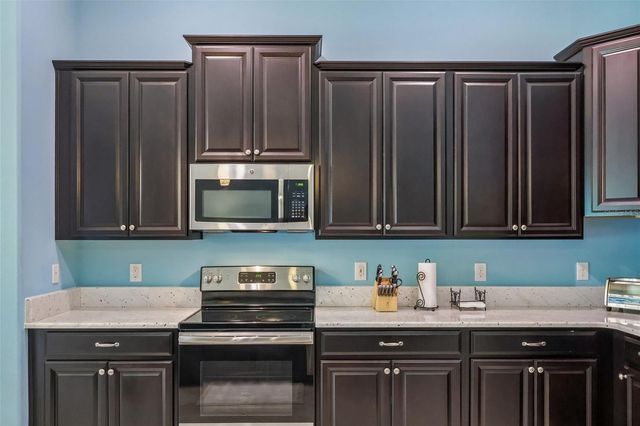 8976 DOVE VALLEY WAY, Davenport, FL 33896