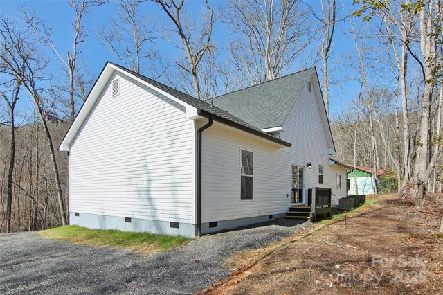 210 Oak Grove Road, Bryson City, NC 28713